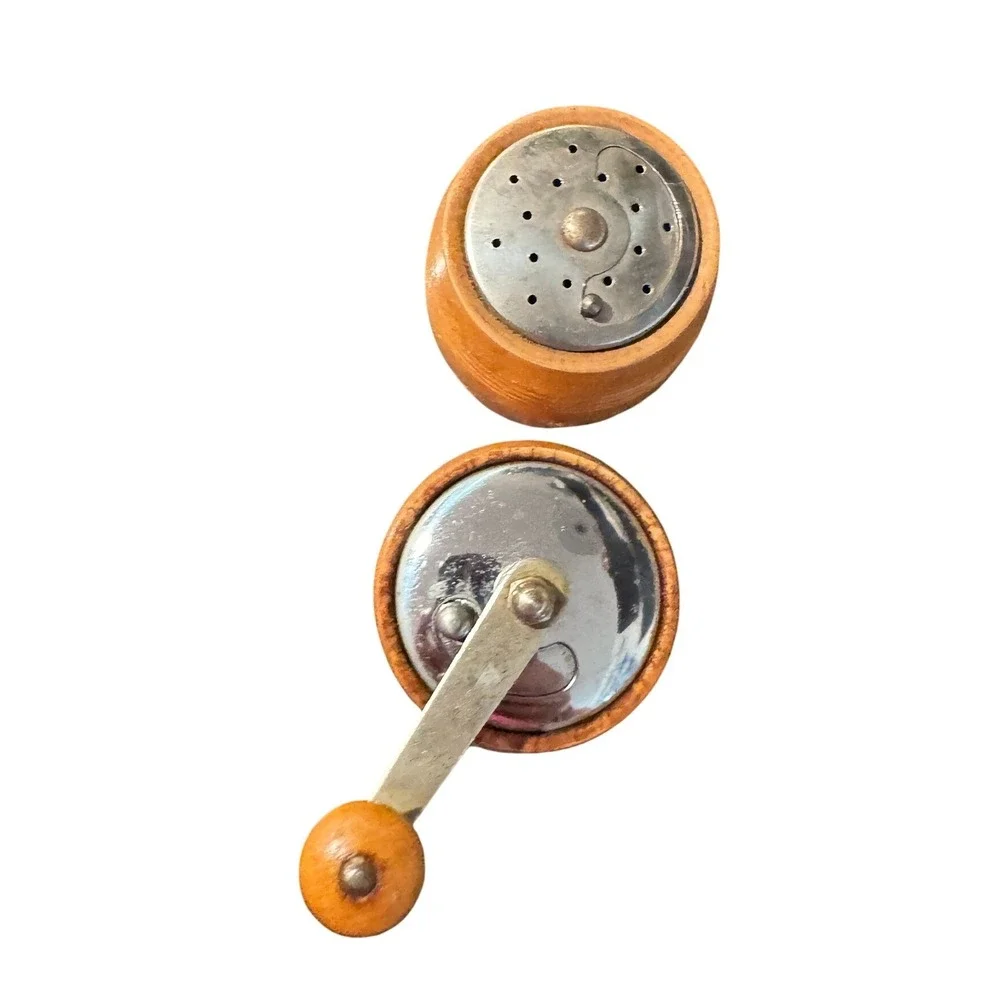 Vintage Made in Italy Wood Barrel Salt Shaker and Pepper‎ Mill Grinder Set